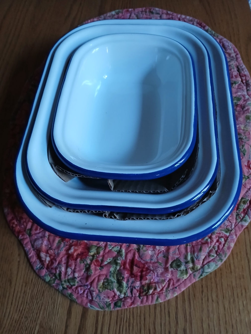White Enamel Nested Baking Dishes with Blue Rim - Set of 3